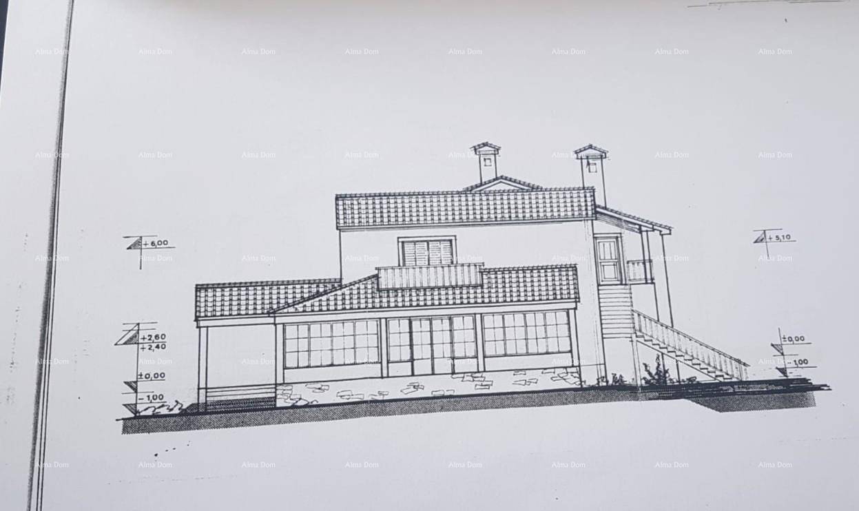 Architektonische Zeichnung der Seitenansicht des Hauses mit Außentreppe und Balkonen.
