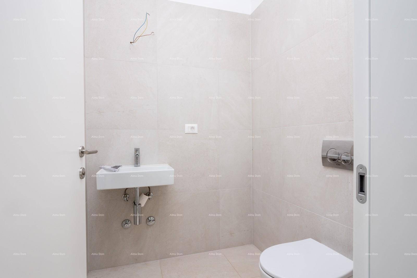 Kleines Badezimmer oder Gäste-WC mit Wand-WC und schwebendem Waschbecken.