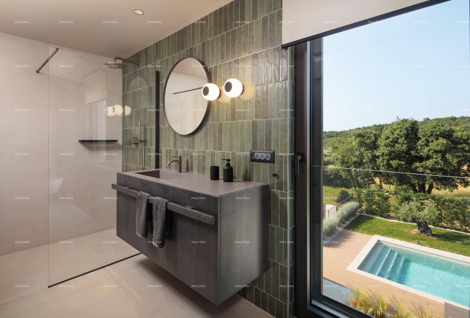 Modernes Badezimmer mit begehbarer Dusche und Panoramablick auf den Pool und die Landschaft.