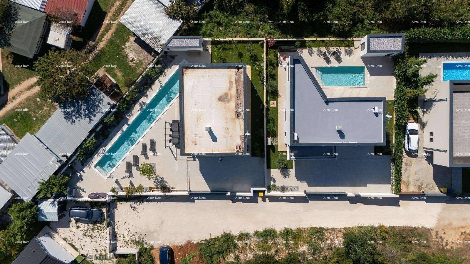 Draufsicht auf zwei moderne Villen mit privaten Pools und Flachdächern in einer Wohnsiedlung.