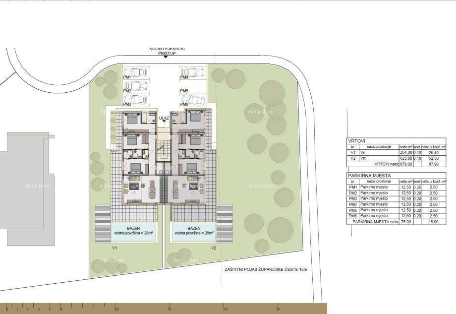 Lageplan mit Erdgeschossgrundriss, Gartenbereichen, Parkplätzen und zwei privaten Pools.
