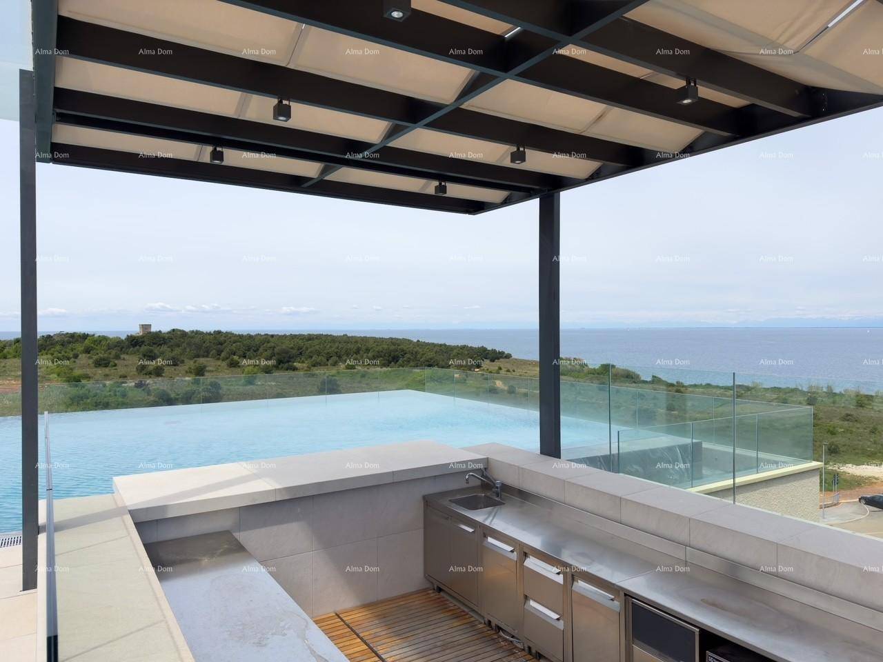 Moderne Außenküche unter einer Pergola, direkt am Infinity-Pool mit atemberaubendem Meerblick gelegen.