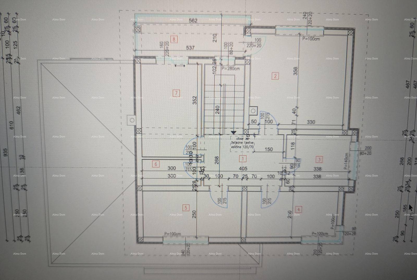 Grundriss des Obergeschosses mit mehreren Schlafzimmern, Badezimmern und einem Balkon.