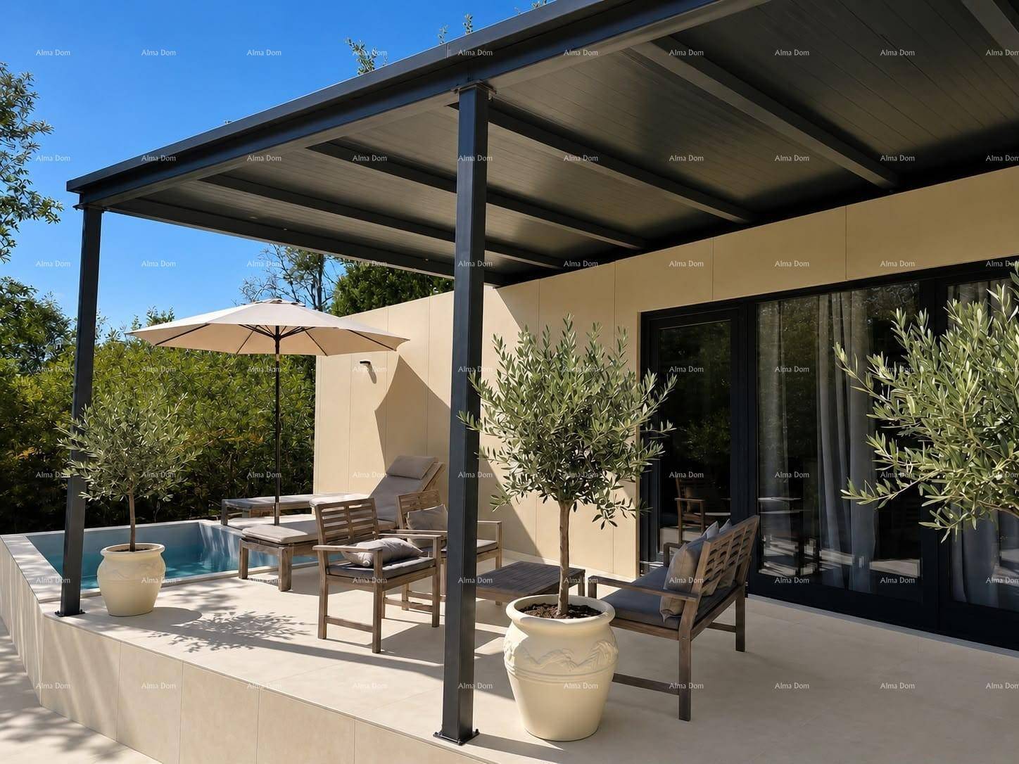 Sonnige Terrasse mit moderner Pergola, bequemen Liegestühlen und mediterranen Pflanzen.
