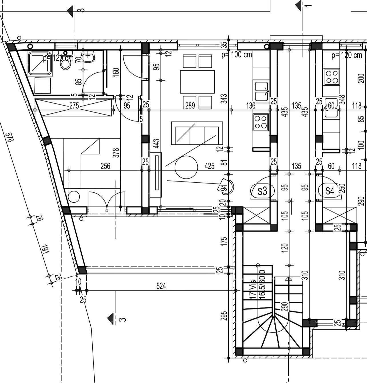 Detaillierter Grundriss einer Wohnung mit mehreren Räumen, Sanitärbereichen und Balkonzugang.