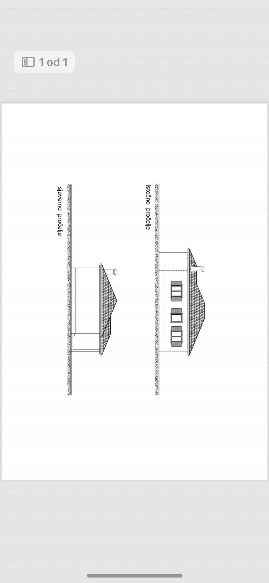 Architektonische Seitenansichten des Hauses mit Dachform und Fensterpositionen.