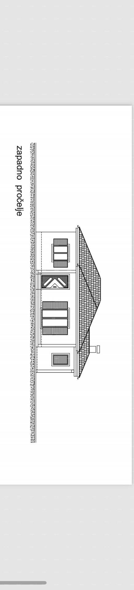 Architektonische Seitenansicht des Hauses mit Fensterdetails und Dachneigung.