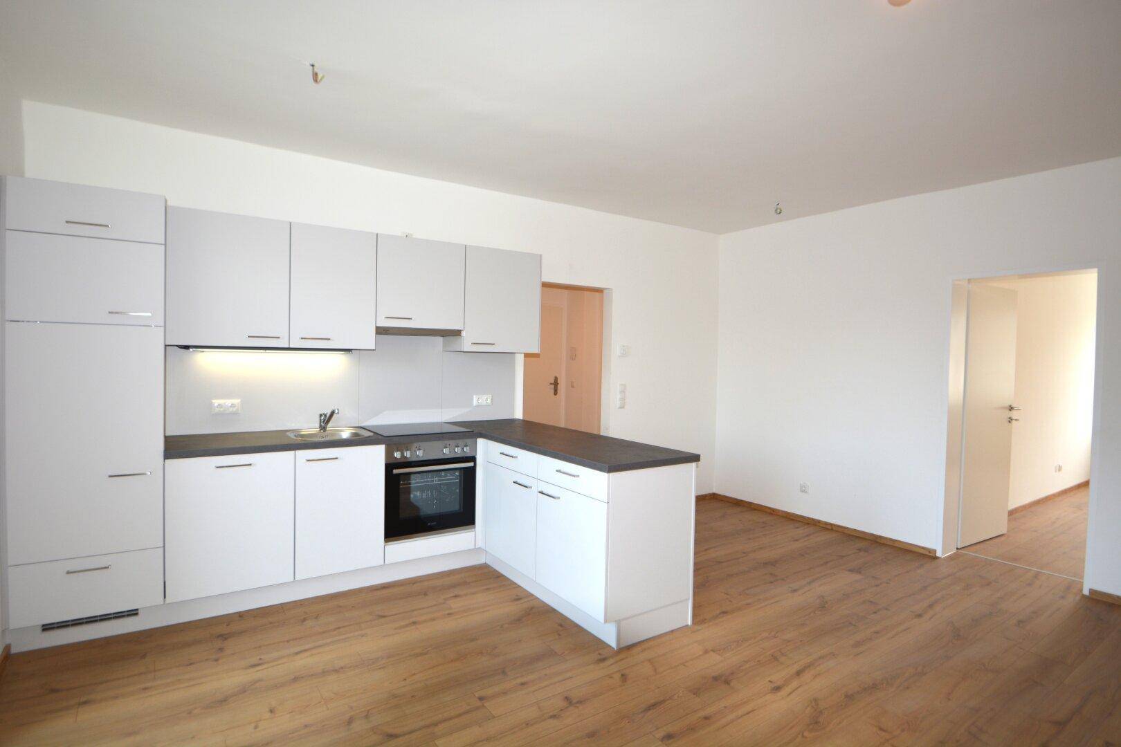 Gemütliche 2- Zimmer-Wohnung mit großer Loggia in den Innenhof - Widok 3