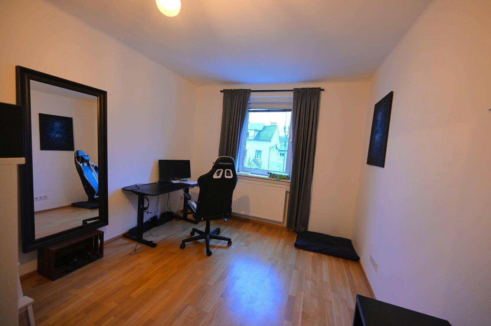 Schlafzimmer mit Platz für Office