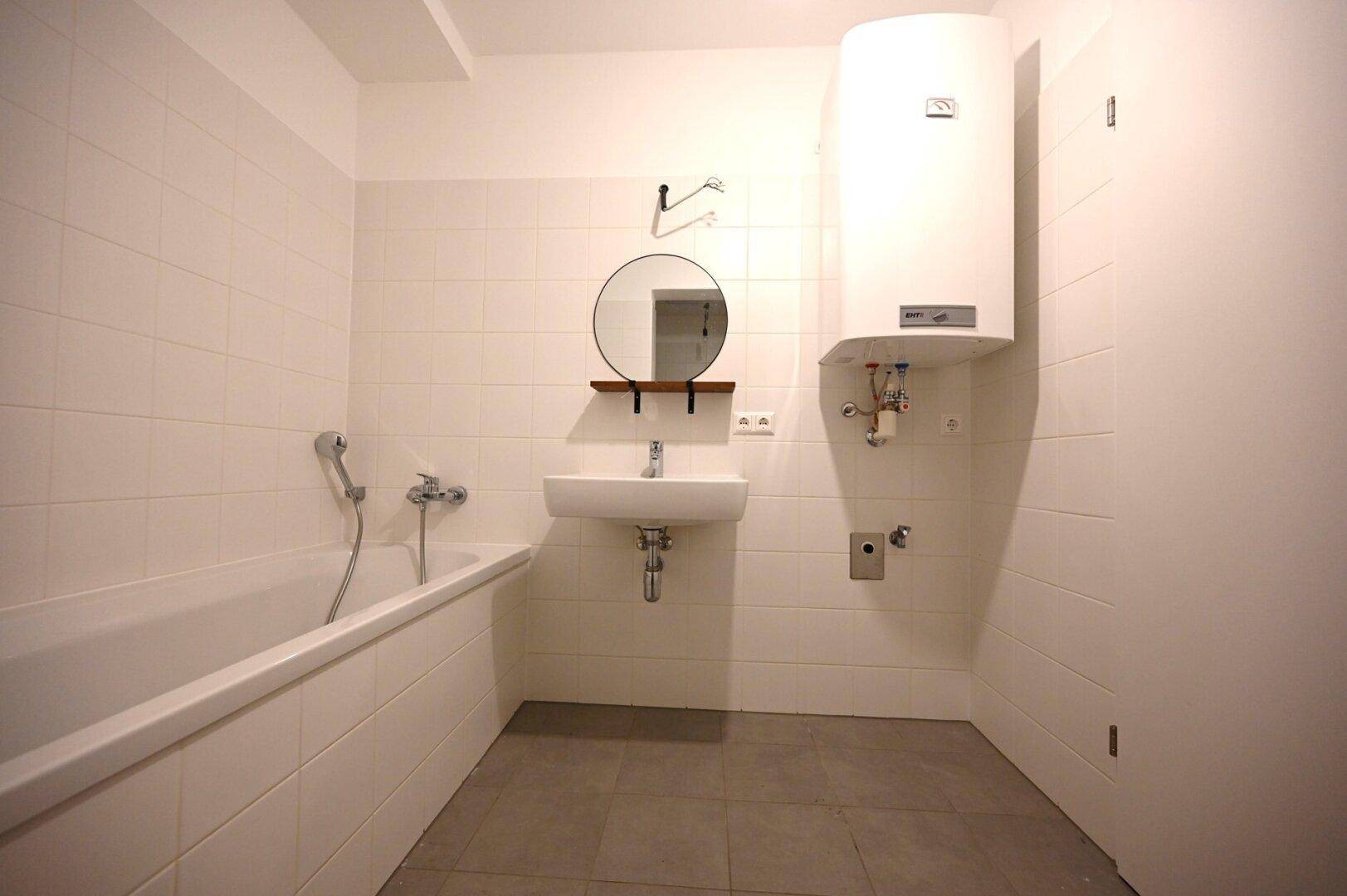 Bad mit Badewanne