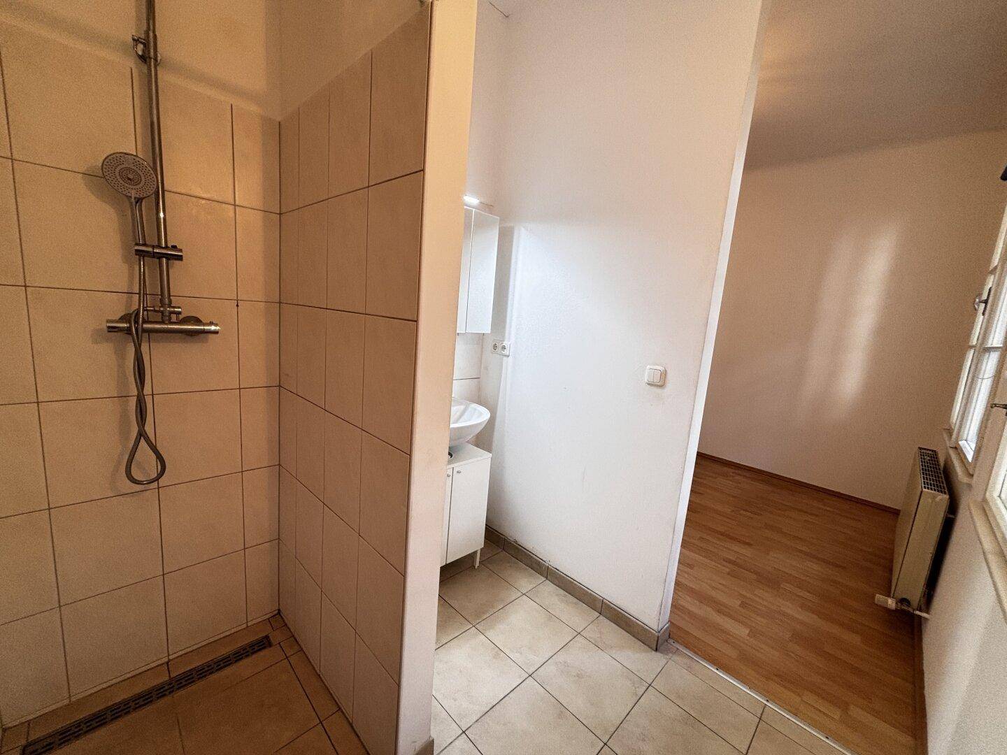 Bad mit Dusche