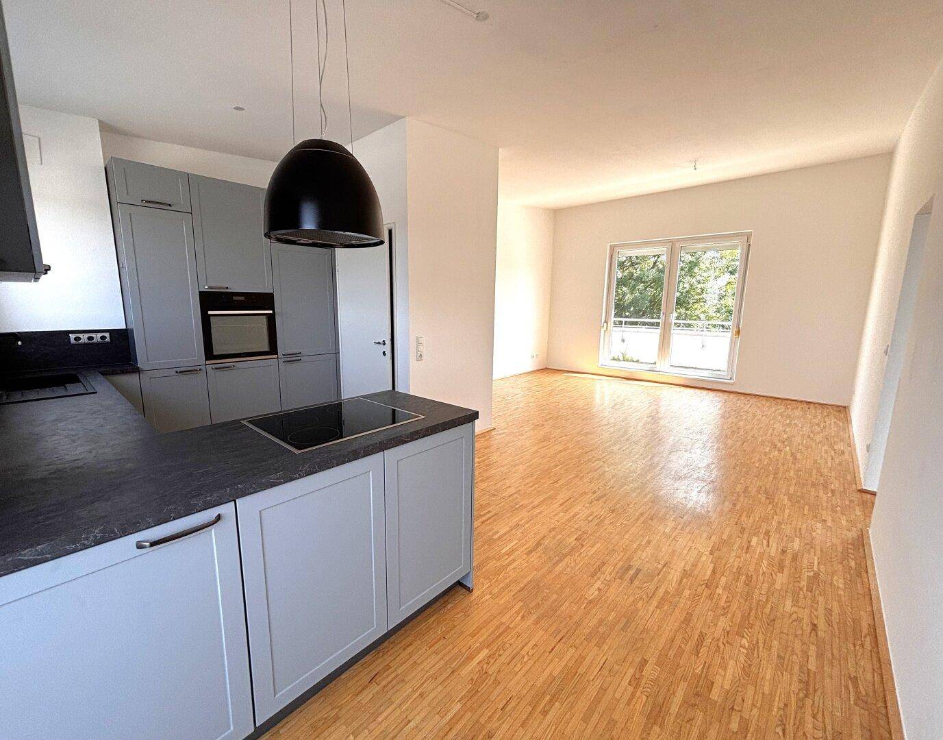 Blick von Küche Richtung Wohnzimmer