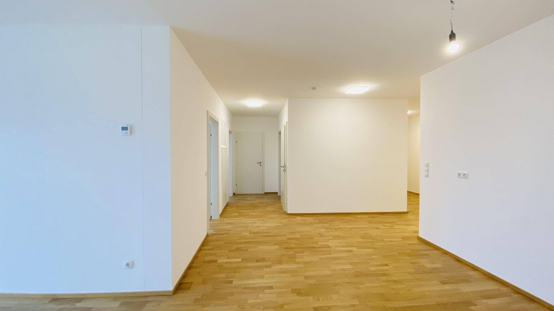 Neubau Erstbezug Drei Zimmer Wohnung mit großflächigem Außenbereich und traumhaften Ausblick - Ansicht 6