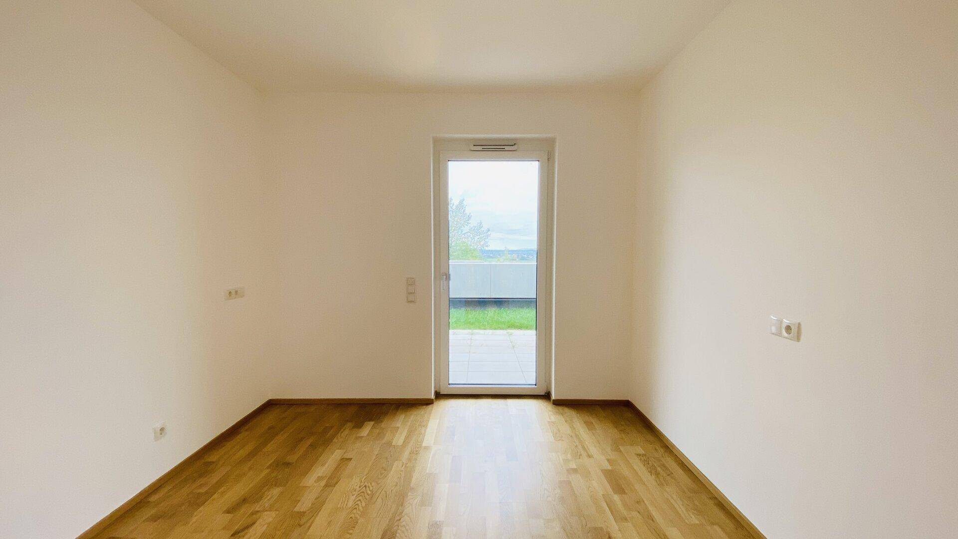 Neubau Erstbezug Drei Zimmer Wohnung mit großflächigem Außenbereich und traumhaften Ausblick - Mehr