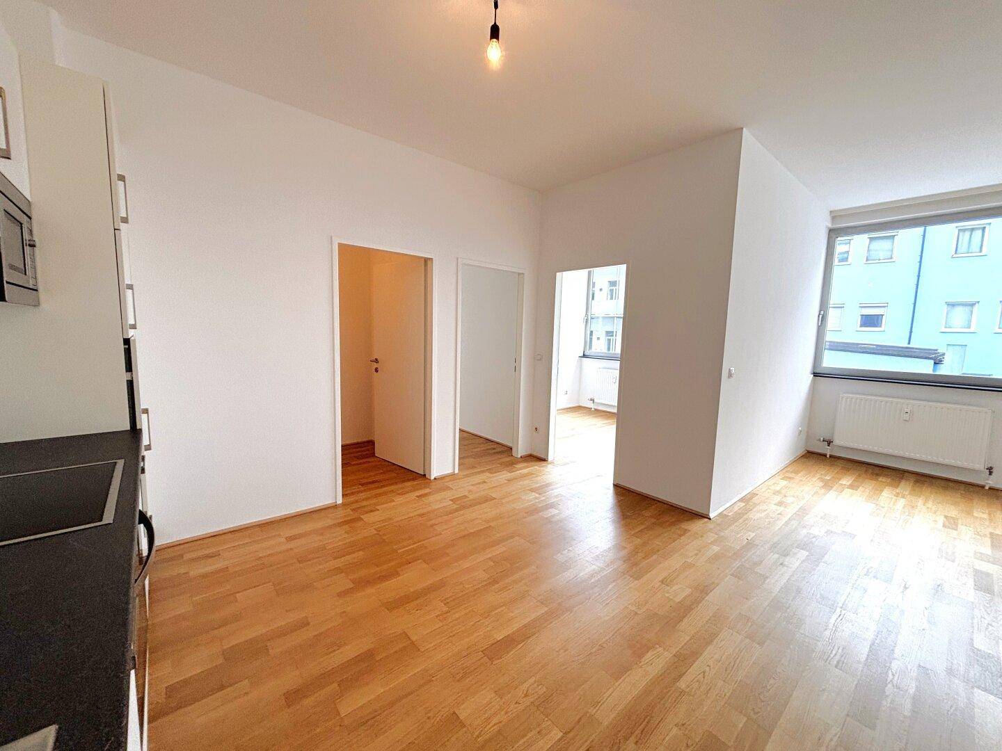 Blick von Küche Richtung Schlafzimmer