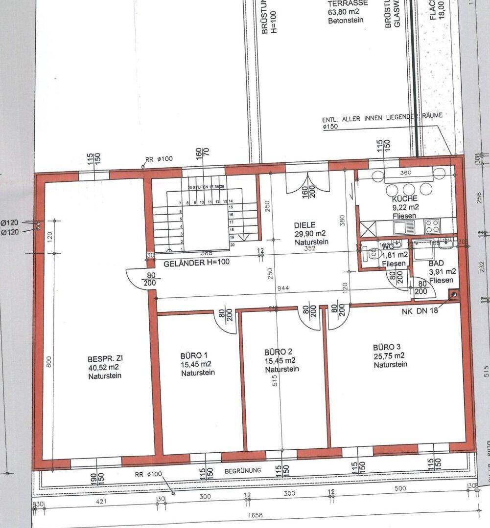 Grundriss des Erdgeschosses mit Küche, Bad, WC und drei Büroräumen.