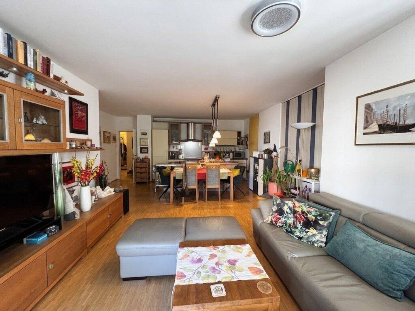 Helle Wohnung in toller Linzer Lage mit Balkon &amp; Tiefgaragenplatz - Ansicht 6