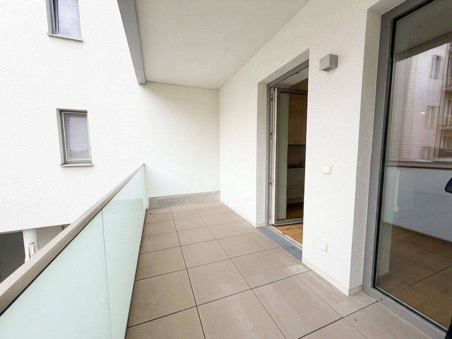 Gemütliche 2- Zimmer-Wohnung mit großer Loggia in den Innenhof - Widok 6