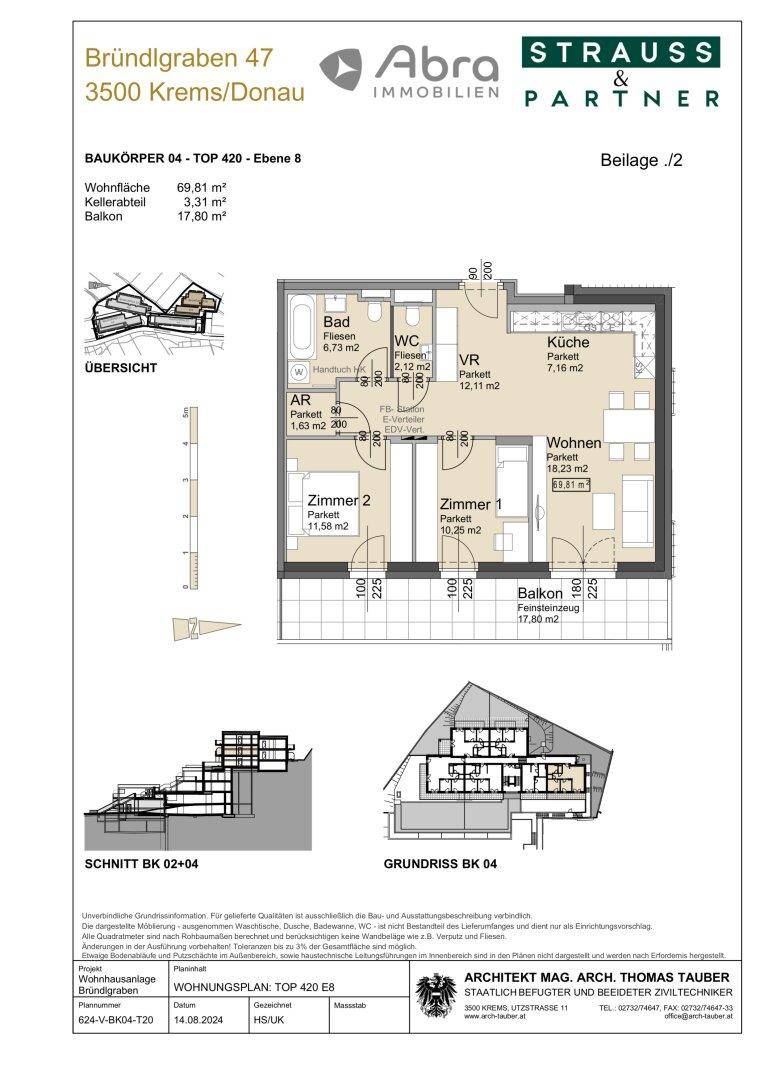 Detaillierter Grundriss einer Wohnung mit zwei Schlafzimmern, offenem Wohnbereich und Balkon.