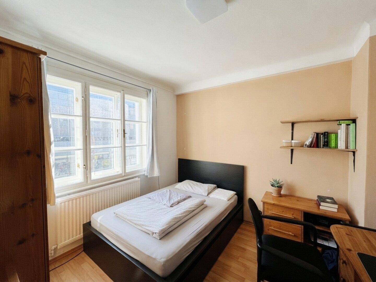 Schlafzimmer 1