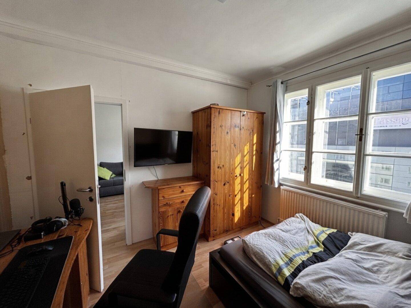 Schlafzimmer 1