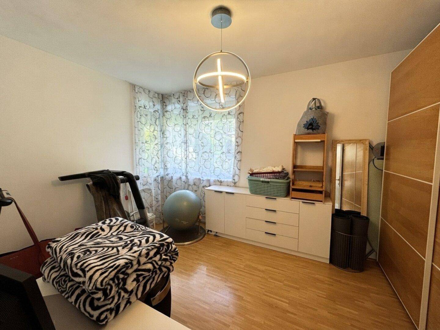 Schlafzimmer 1