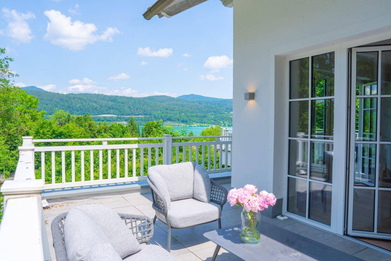 Seeblickhaus mit 700 qm Strandbereich samt mit Pool in idyllischer Waldrandlage am WÖRTHERSEE - Widok 5