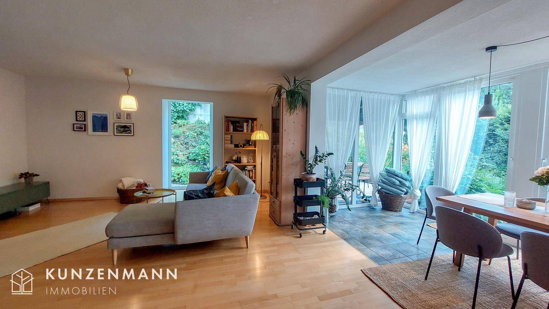 Wohnzimmer mit Wintergarten