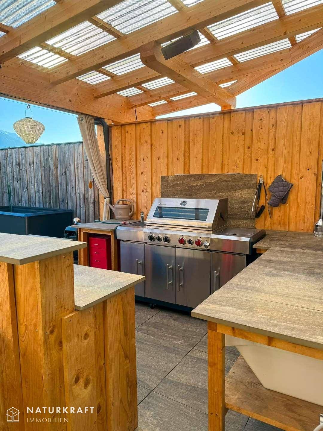 Freie überdachte Grillküche