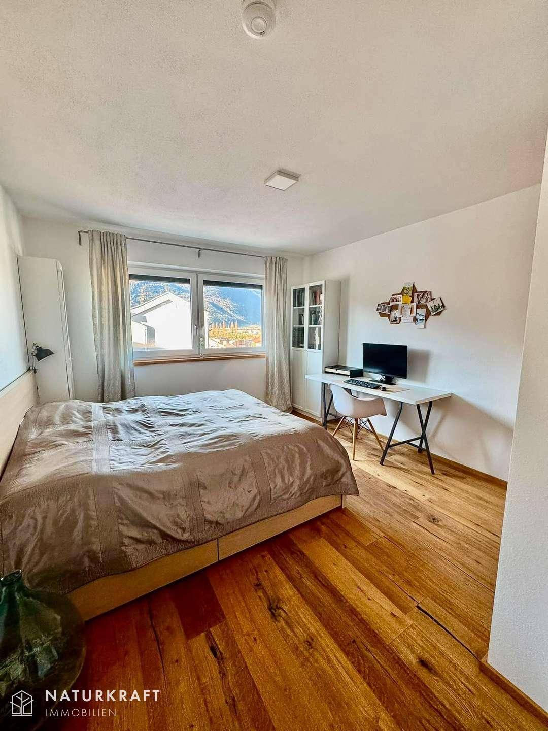 Schlafzimmer 1