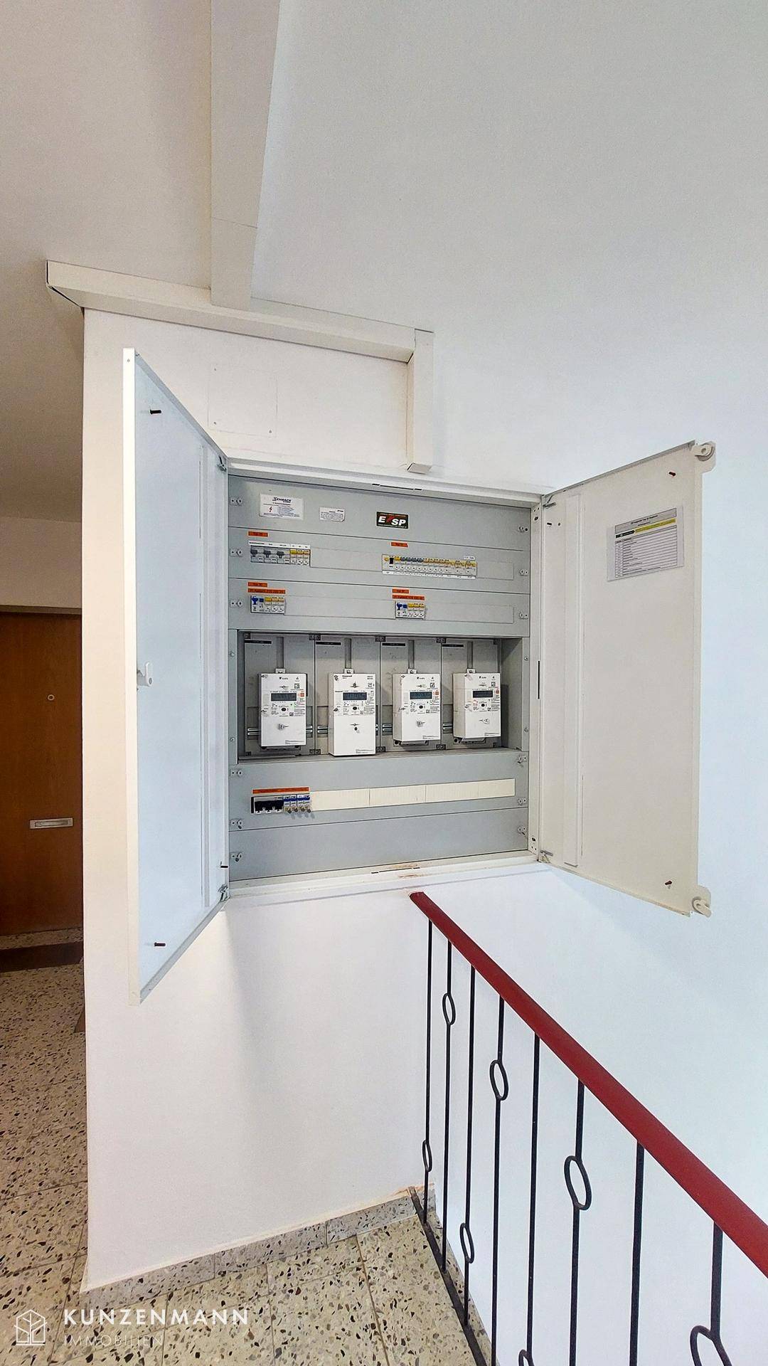 Elektroverteiler im Stiegenhaus
