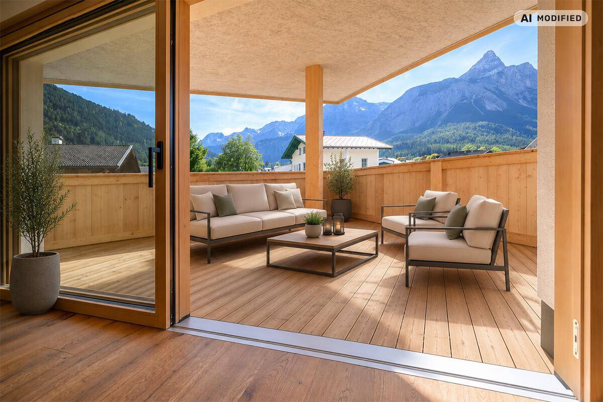 Möblierte Terrasse mit Holzboden und atemberaubendem Bergblick, ideal zum Entspannen.