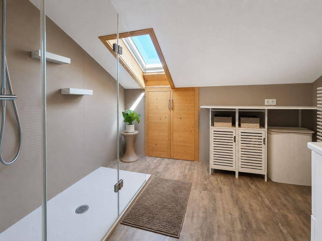 Badezimmer DG mit Dusche