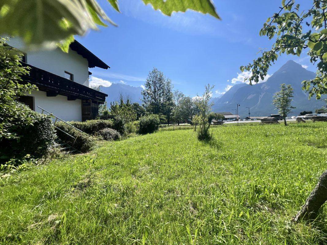 Garten und Bergblick