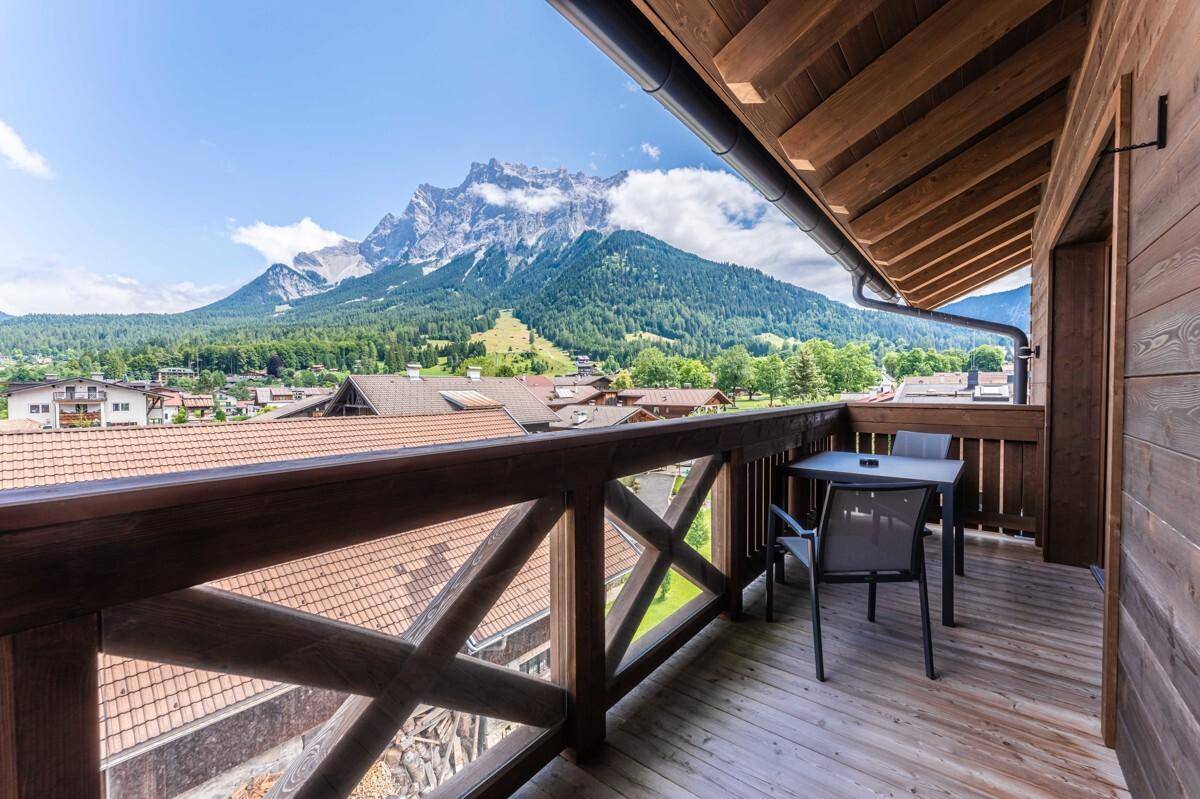 Balkon Blick auf Bergmassiv