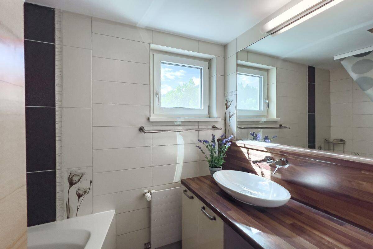 Bad mit Badewanne