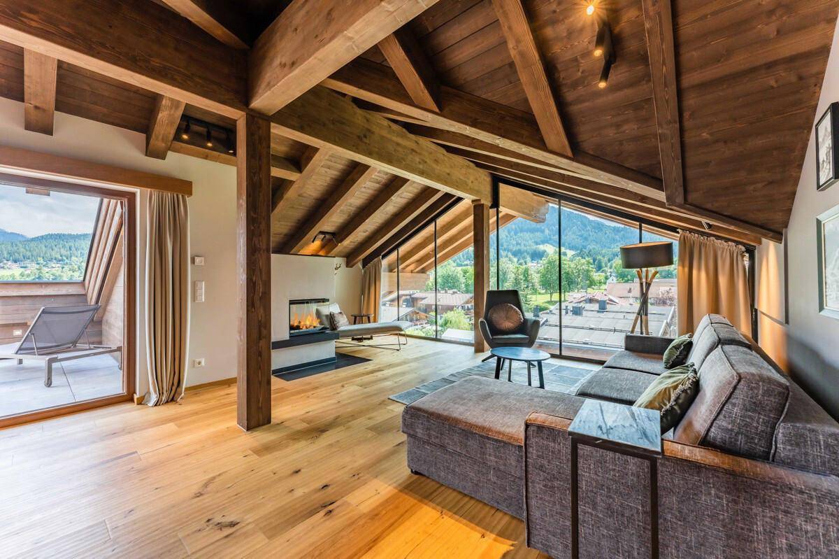 Wohnzimmer mit Blick nach draußen