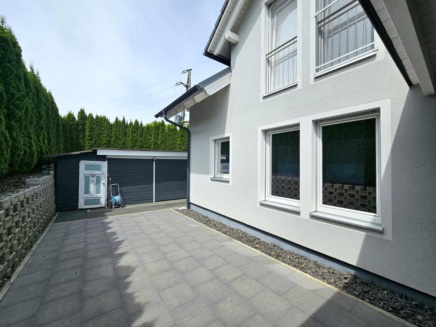 Ansicht West + Blick zum Carport