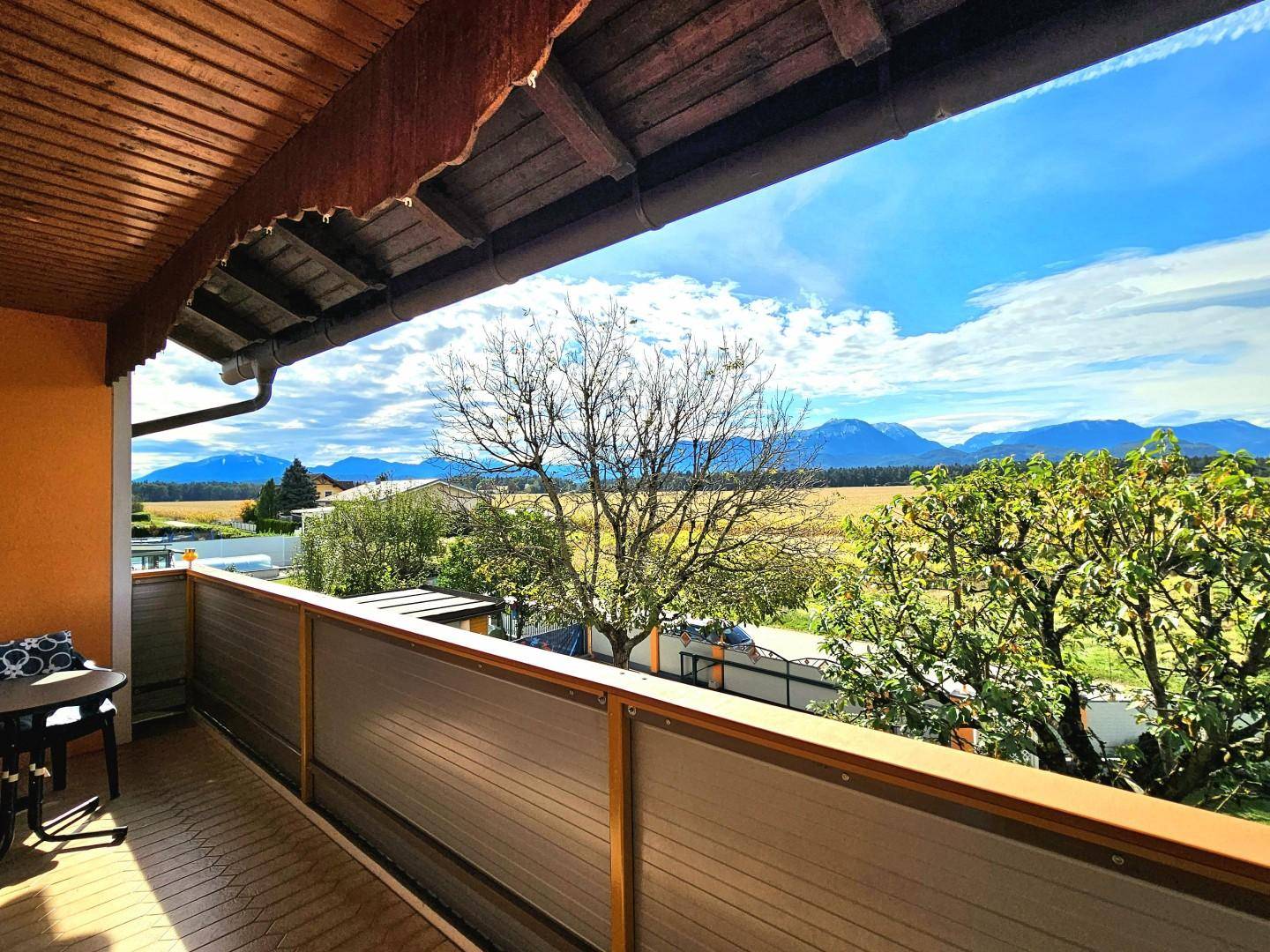 Süd-Balkon mit traumhafter Aussicht