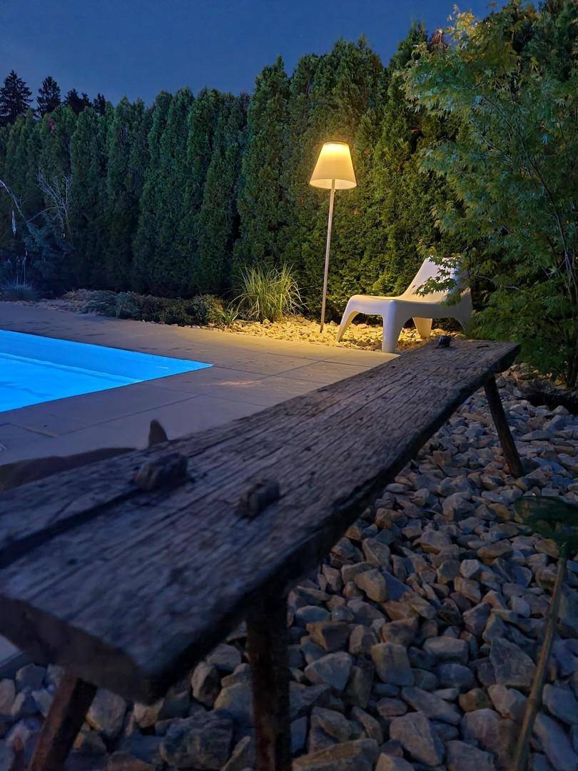 Privataufnahme - Pool am Abend