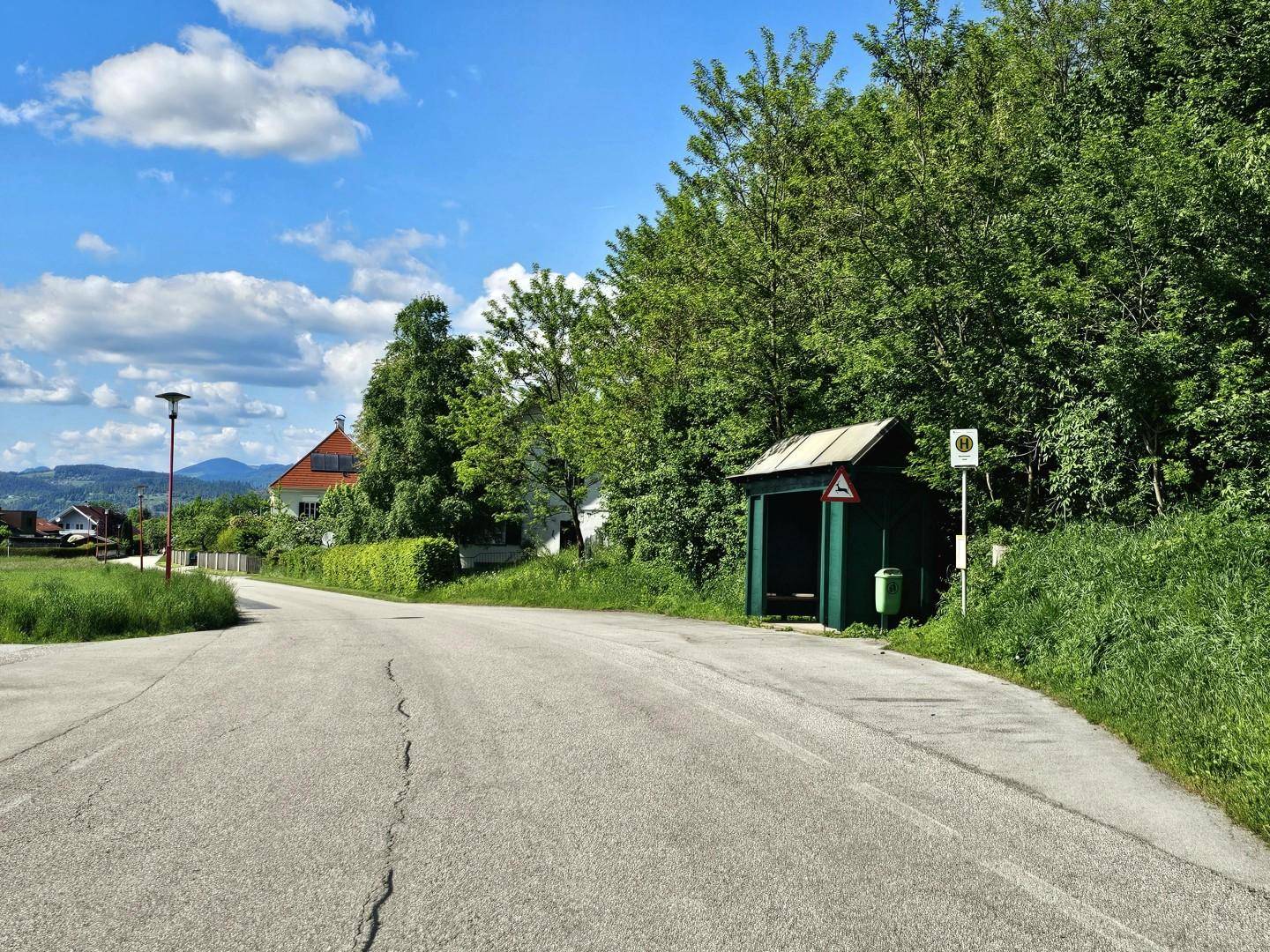 Bushaltestelle keine 200m entfernt