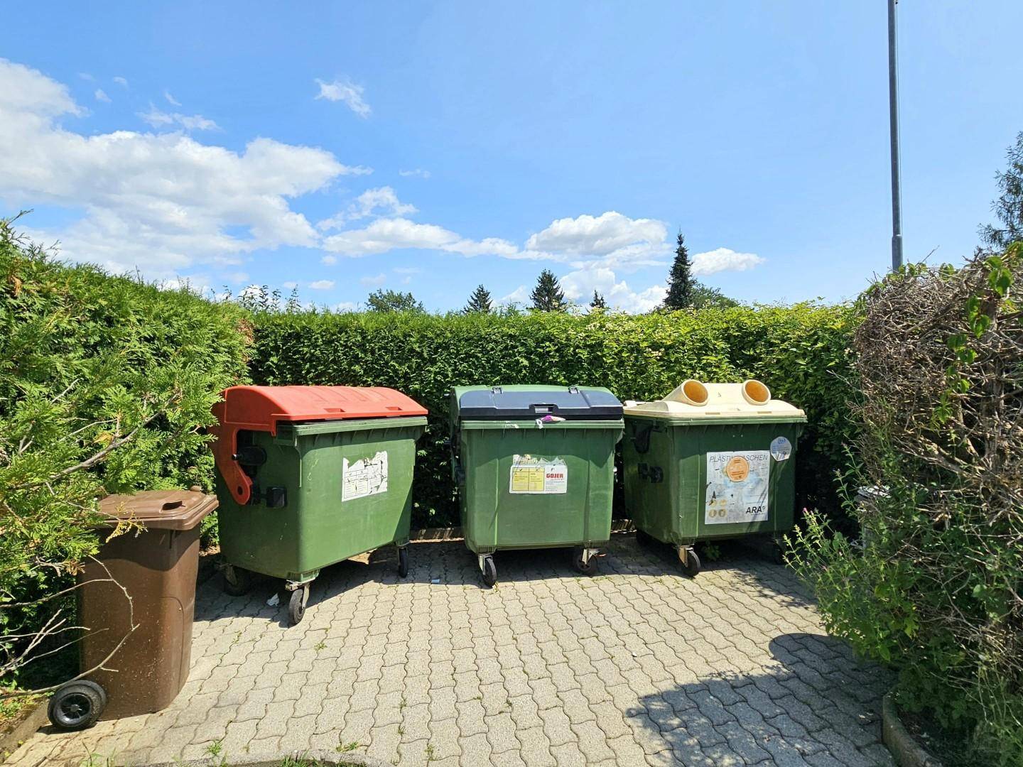 Müllinsel in der Anlage
