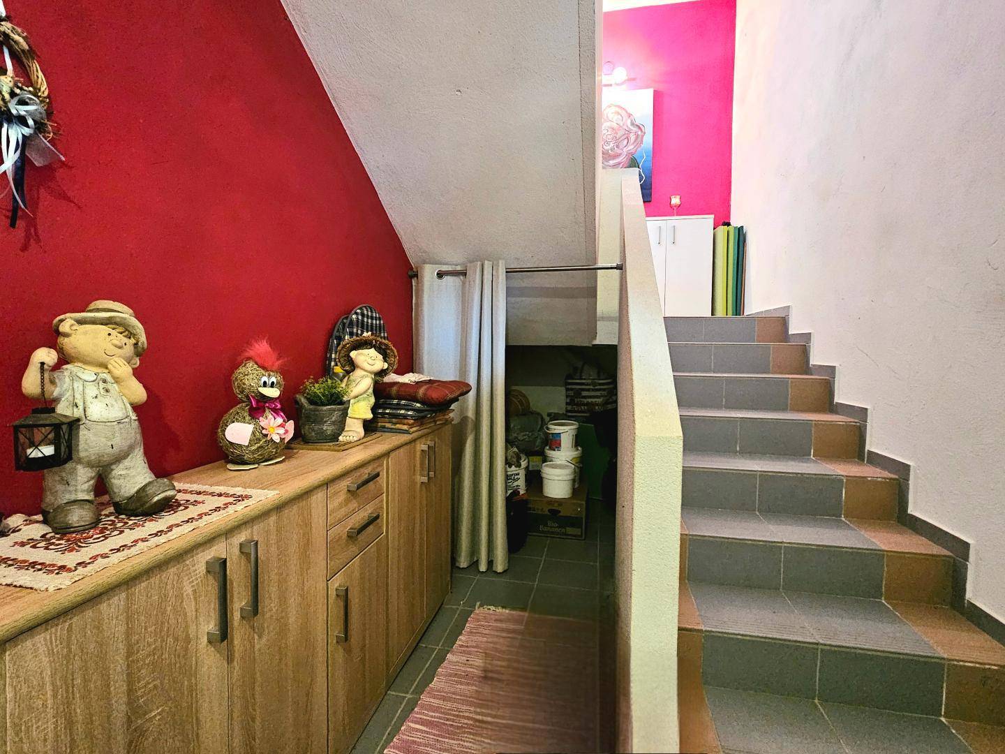 Stiegenhaus im EG