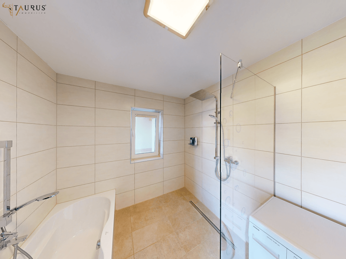 EG - Bad mit gr. barrierefreier Dusche + B.-Wanne