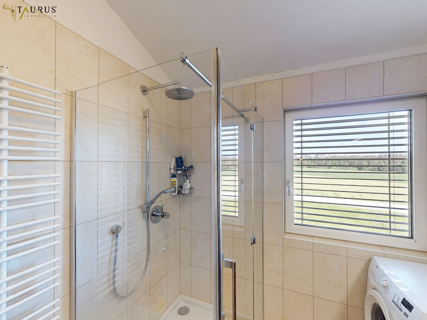 OG - Bad mit barrierefreier Dusche, Handtuchtr.
