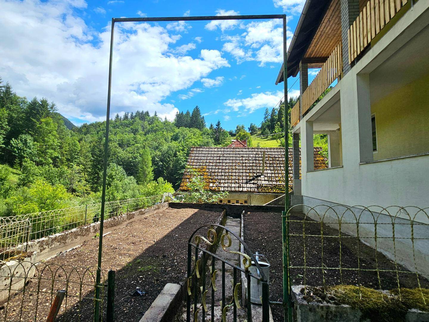 Gemüsegarten über den Garagen