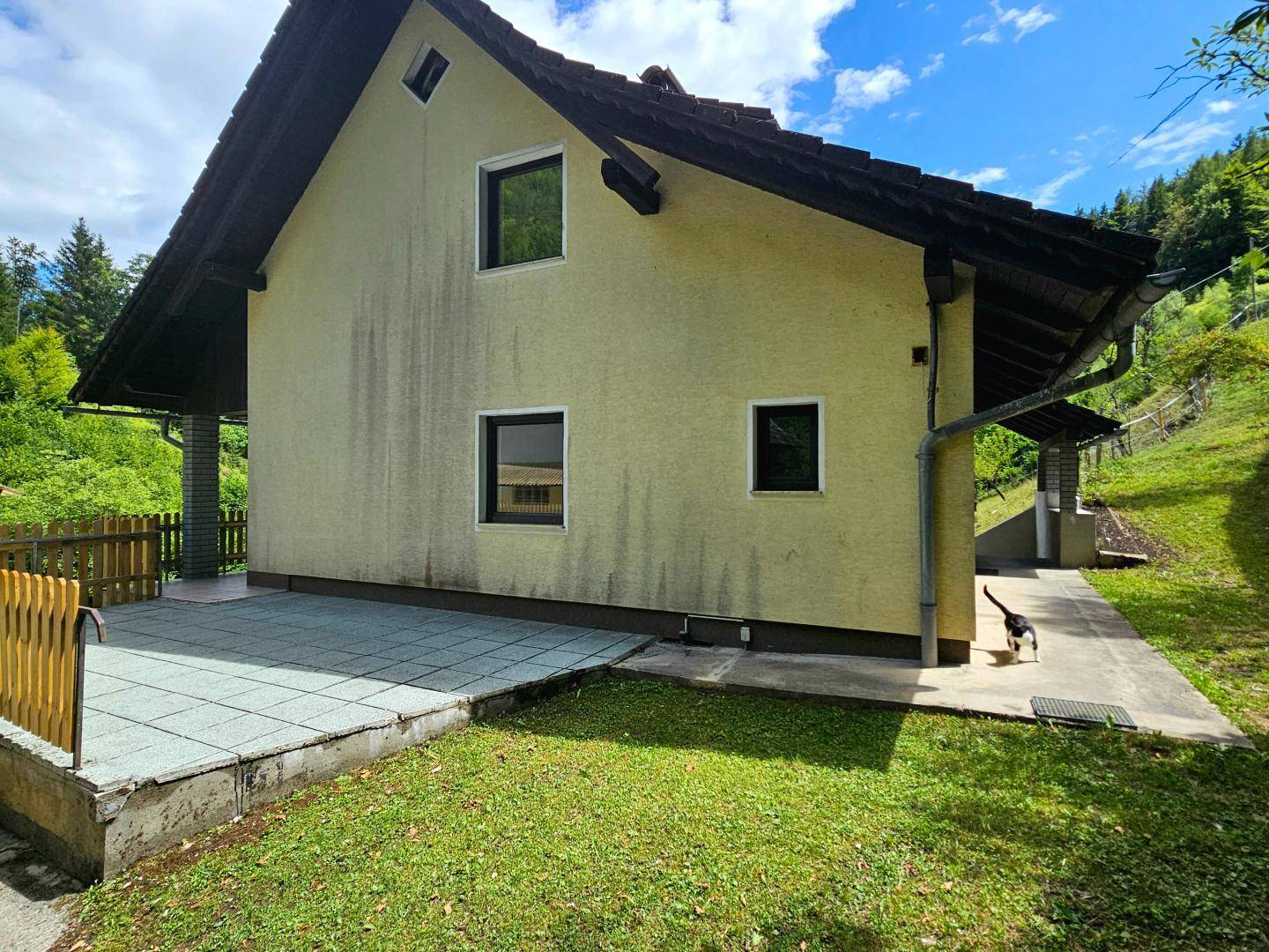 Wohnhaus und Terrasse