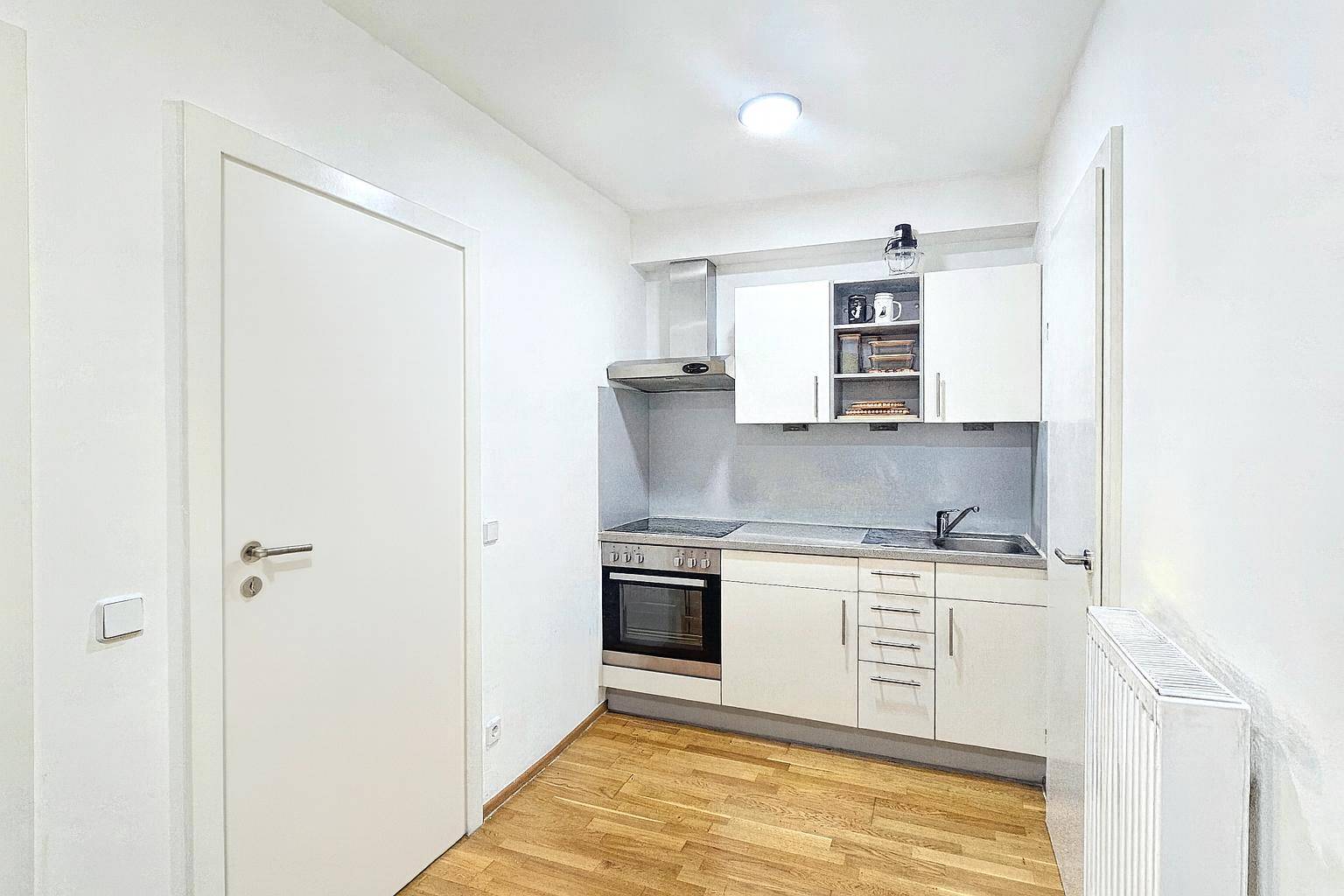 Küche (Bild von KI aufgeräumt)