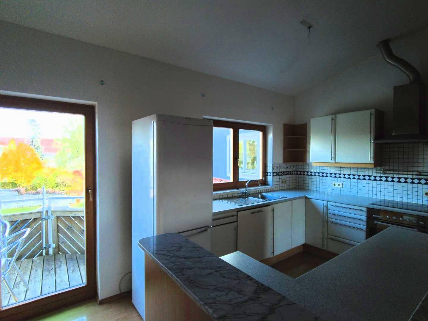 Küche und Balkon