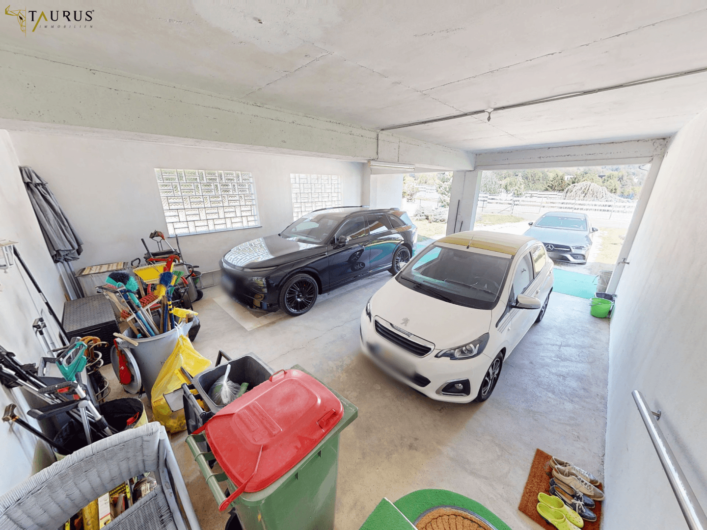 großzügige Garage mit Grube
